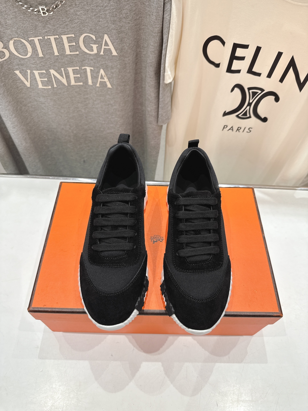 高版本出厂 男码+10 情侣款
   Hermes/爱马仕H家25ss新款情侣运动休闲鞋跑步鞋
经典运动