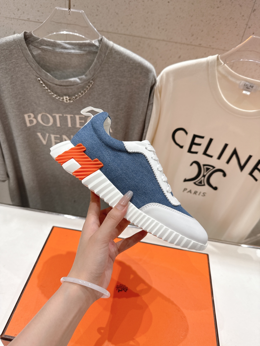 高版本出厂 男码+10 情侣款
   Hermes/爱马仕H家25ss新款情侣运动休闲鞋跑步鞋
经典运动