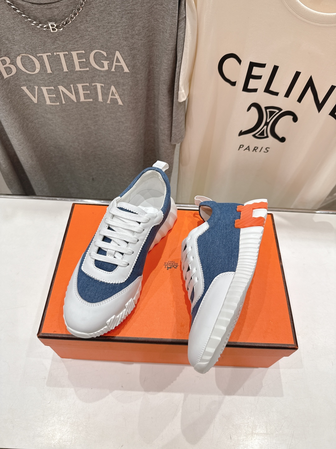 高版本出厂 男码+10 情侣款
   Hermes/爱马仕H家25ss新款情侣运动休闲鞋跑步鞋
经典运动