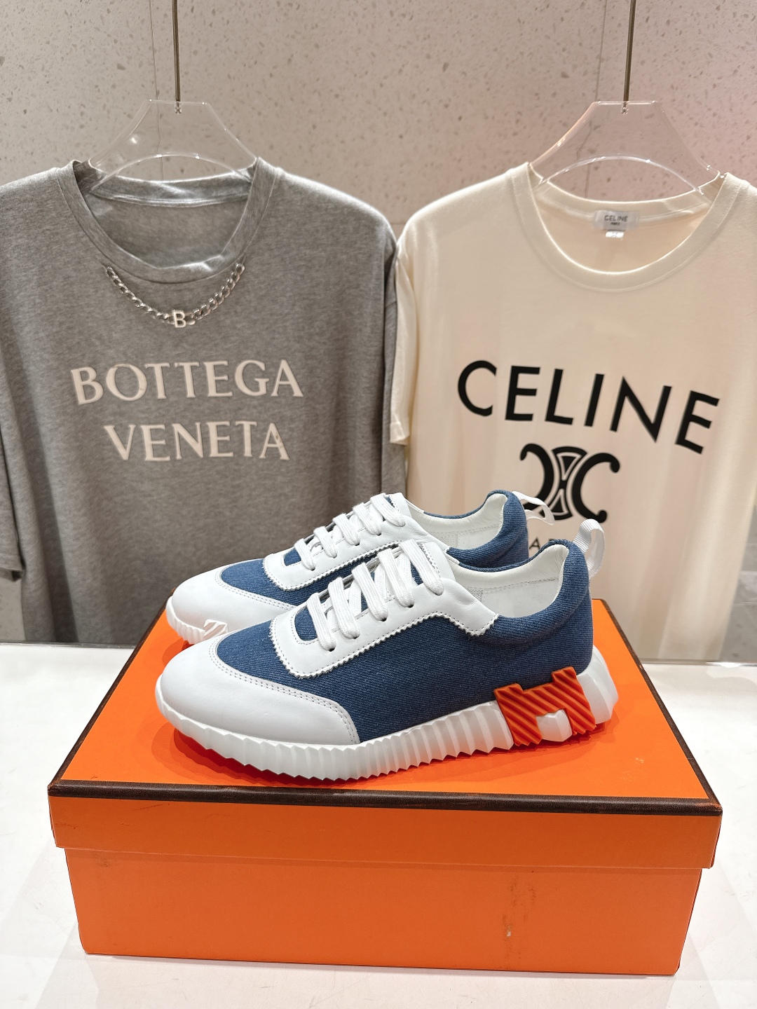 高版本出厂 男码+10 情侣款
   Hermes/爱马仕H家25ss新款情侣运动休闲鞋跑步鞋
经典运动