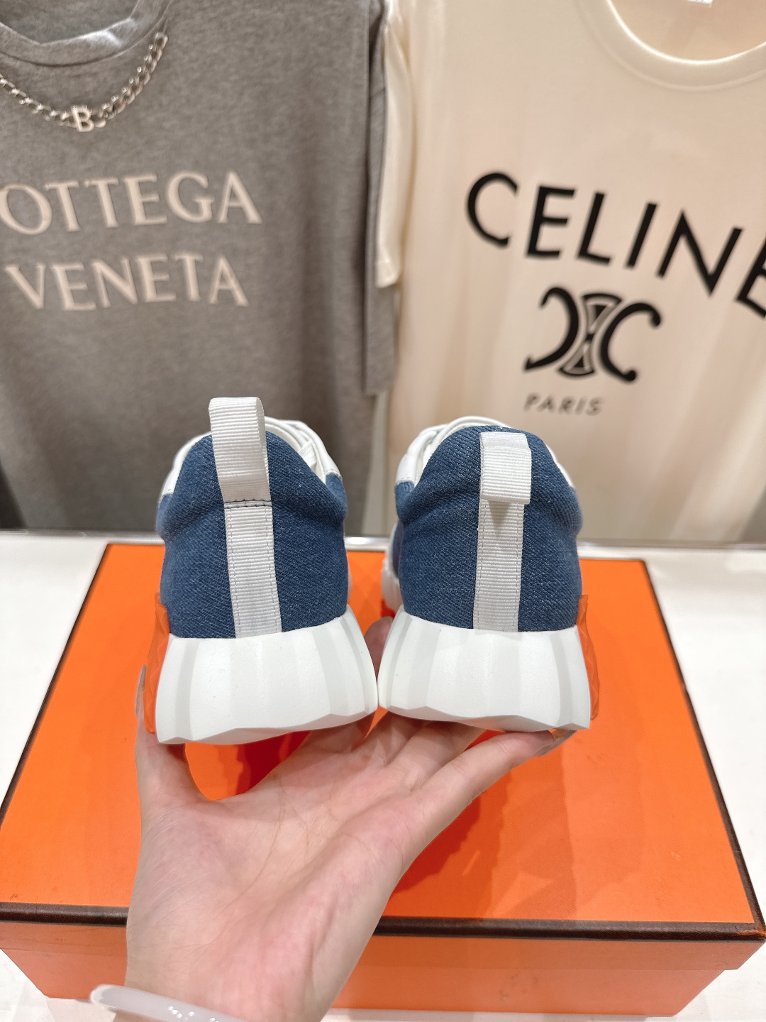 高版本出厂 男码+10 情侣款
   Hermes/爱马仕H家25ss新款情侣运动休闲鞋跑步鞋
经典运动