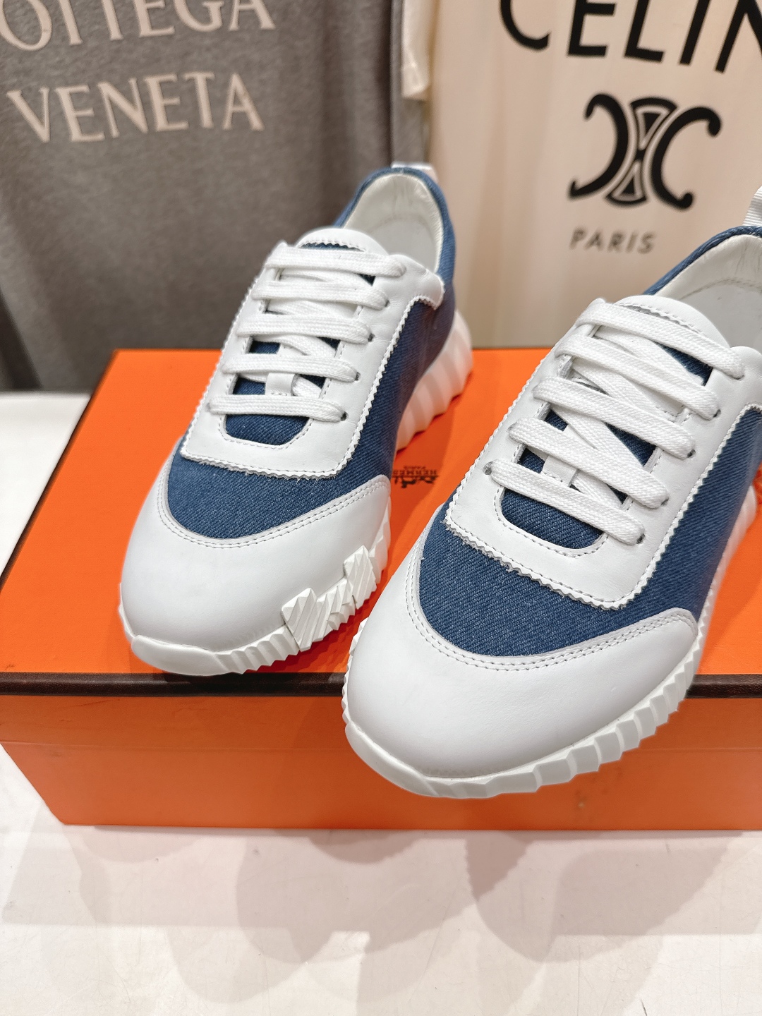 高版本出厂 男码+10 情侣款
   Hermes/爱马仕H家25ss新款情侣运动休闲鞋跑步鞋
经典运动