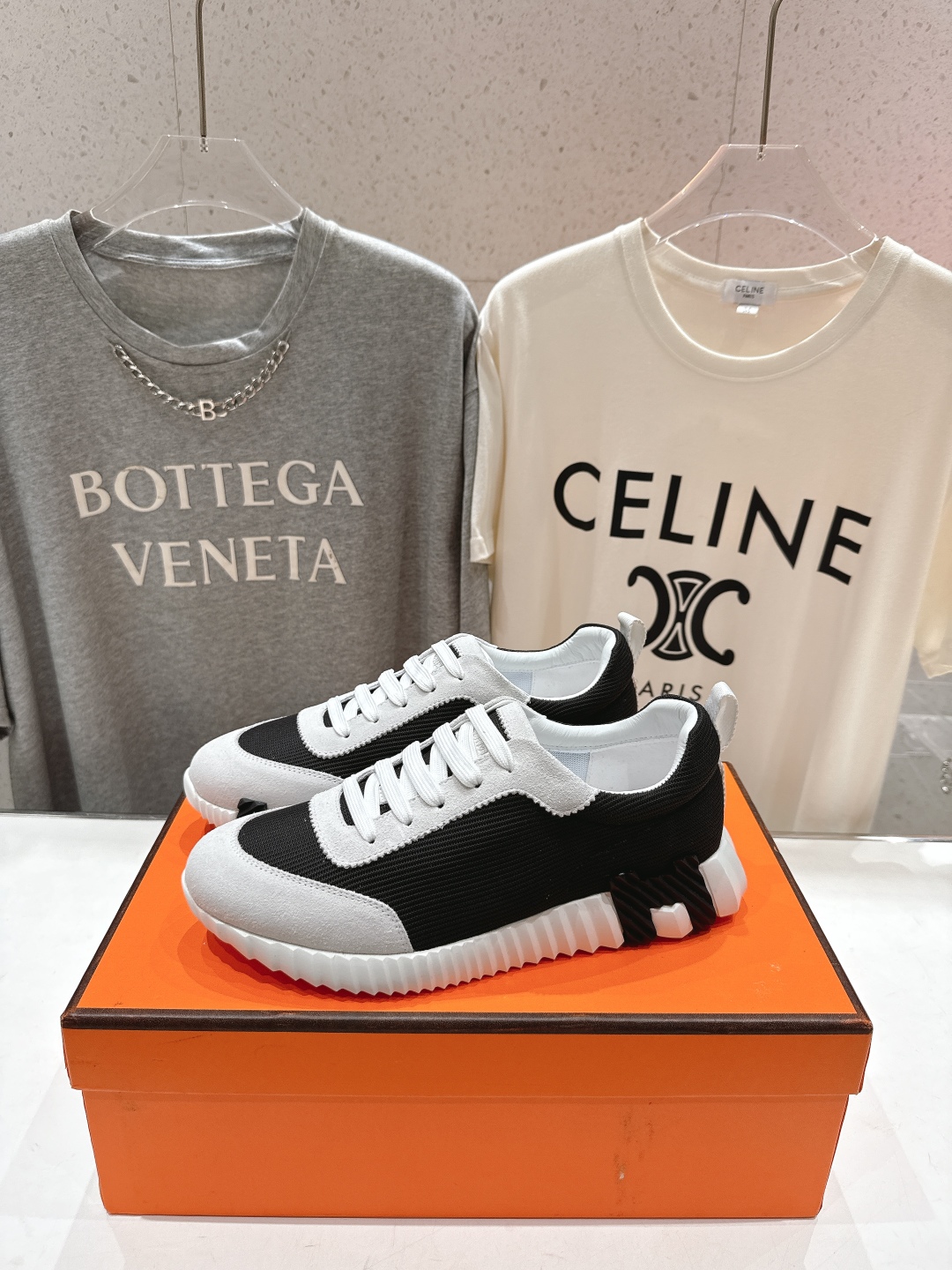高版本出厂 男码+10 情侣款
   Hermes/爱马仕H家25ss新款情侣运动休闲鞋跑步鞋
经典运动
