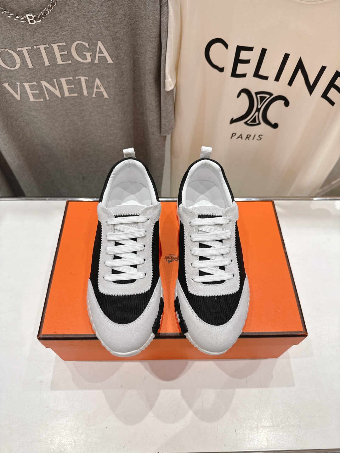 高版本出厂 男码+10 情侣款
   Hermes/爱马仕H家25ss新款情侣运动休闲鞋跑步鞋
经典运动