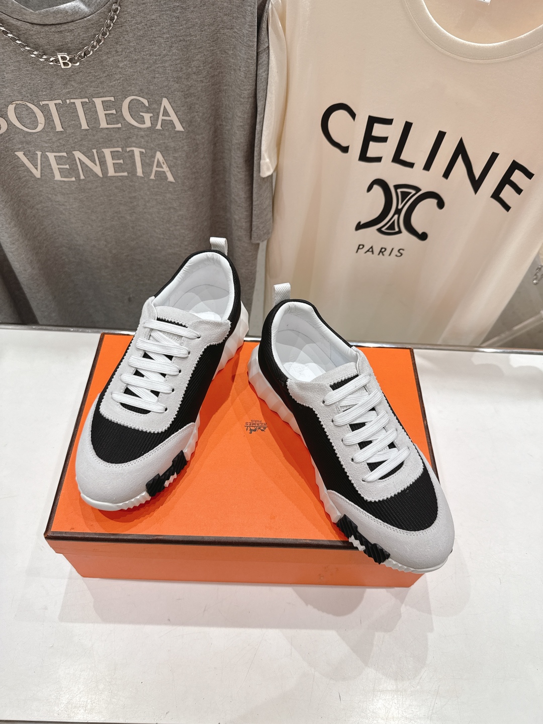 高版本出厂 男码+10 情侣款
   Hermes/爱马仕H家25ss新款情侣运动休闲鞋跑步鞋
经典运动