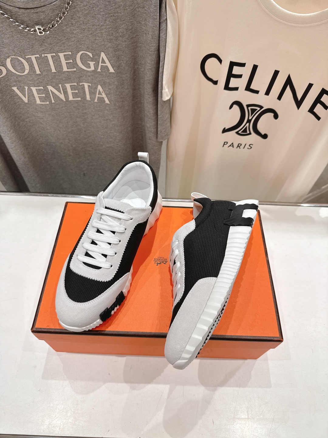 高版本出厂 男码+10 情侣款
   Hermes/爱马仕H家25ss新款情侣运动休闲鞋跑步鞋
经典运动