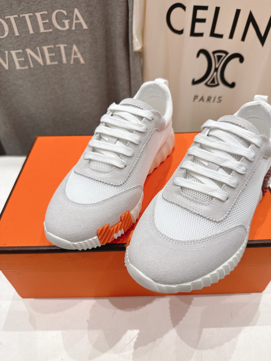 高版本出厂 男码+10 情侣款
   Hermes/爱马仕H家25ss新款情侣运动休闲鞋跑步鞋
经典运动