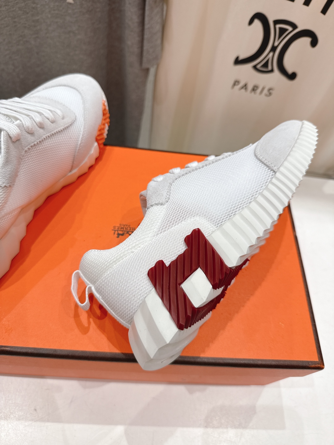 高版本出厂 男码+10 情侣款
   Hermes/爱马仕H家25ss新款情侣运动休闲鞋跑步鞋
经典运动