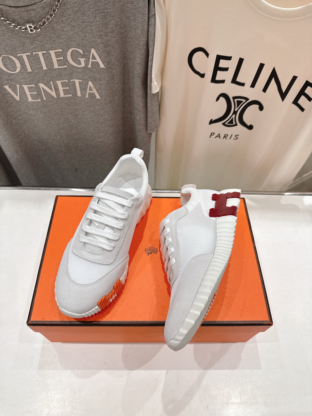 高版本出厂 男码+10 情侣款
   Hermes/爱马仕H家25ss新款情侣运动休闲鞋跑步鞋
经典运动