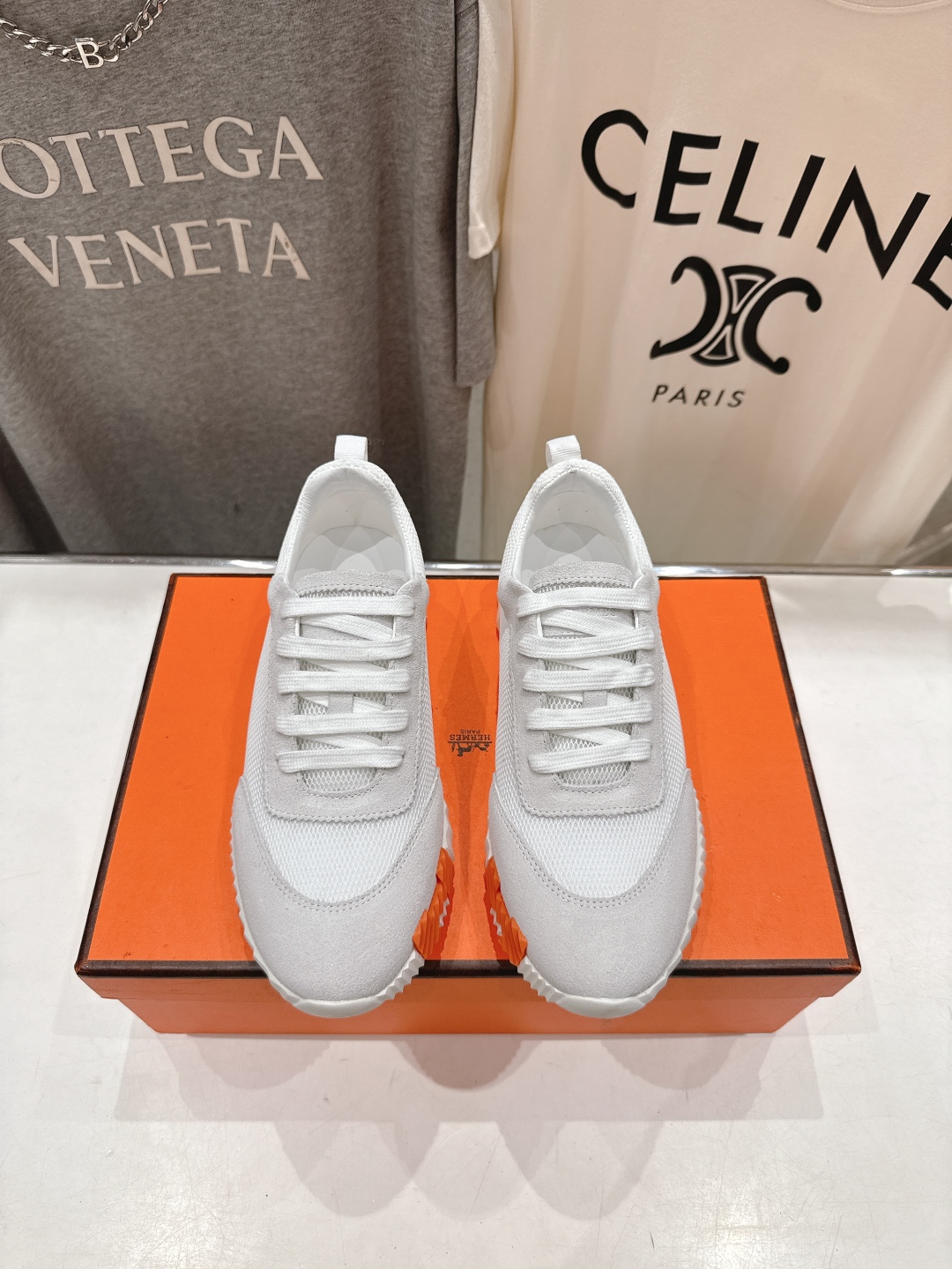 高版本出厂 男码+10 情侣款
   Hermes/爱马仕H家25ss新款情侣运动休闲鞋跑步鞋
经典运动