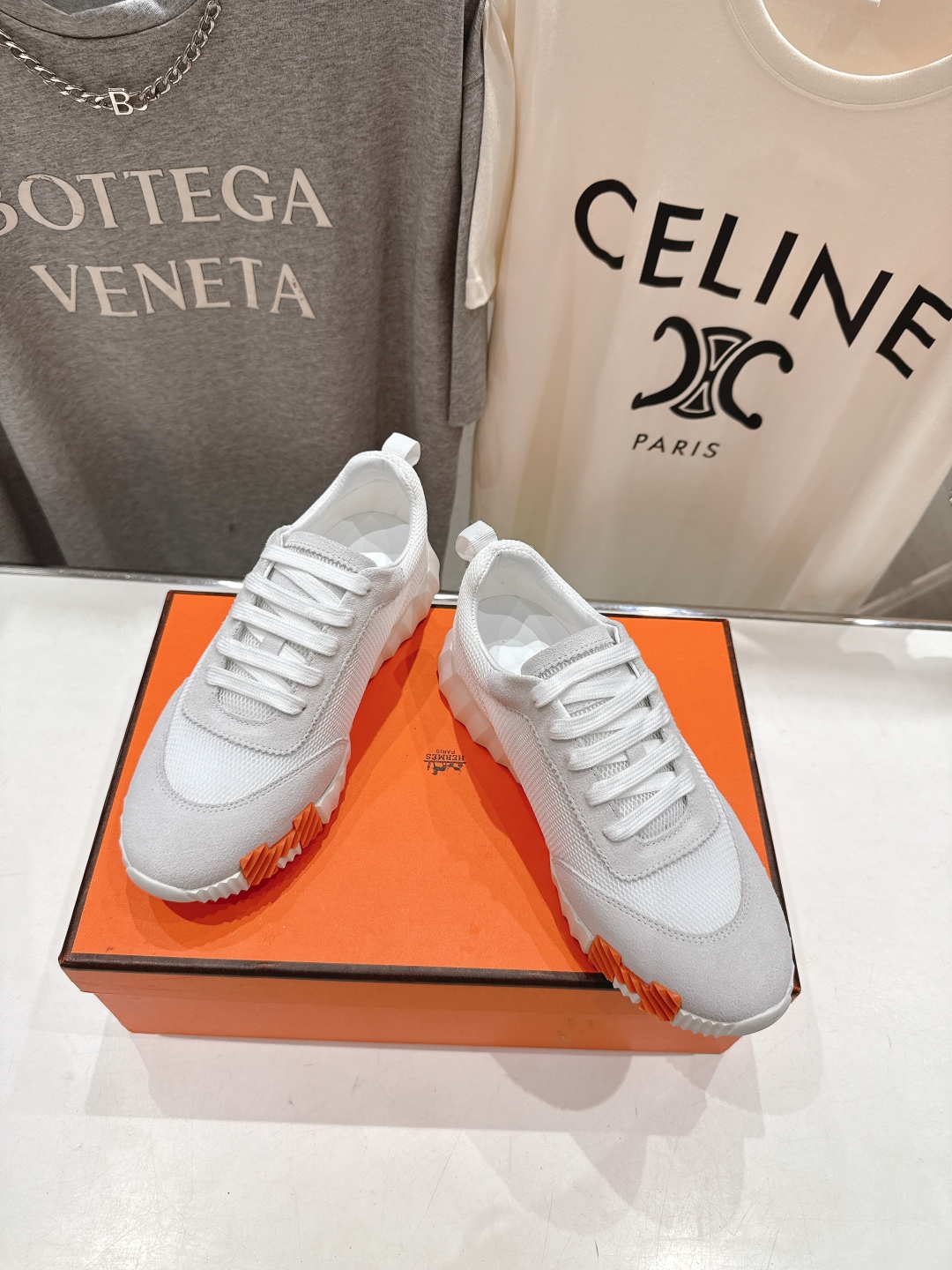 高版本出厂 男码+10 情侣款
   Hermes/爱马仕H家25ss新款情侣运动休闲鞋跑步鞋
经典运动