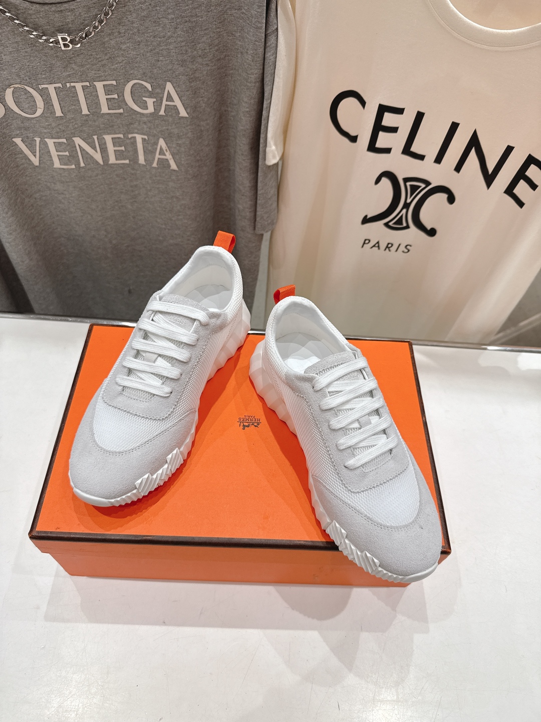 高版本出厂 男码+10 情侣款
   Hermes/爱马仕H家25ss新款情侣运动休闲鞋跑步鞋
经典运动