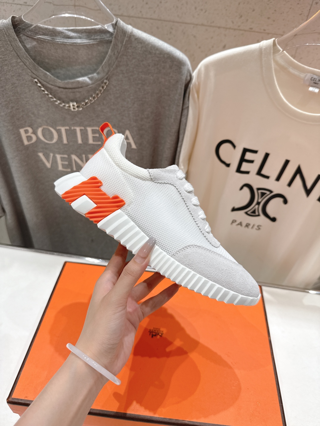 高版本出厂 男码+10 情侣款
   Hermes/爱马仕H家25ss新款情侣运动休闲鞋跑步鞋
经典运动