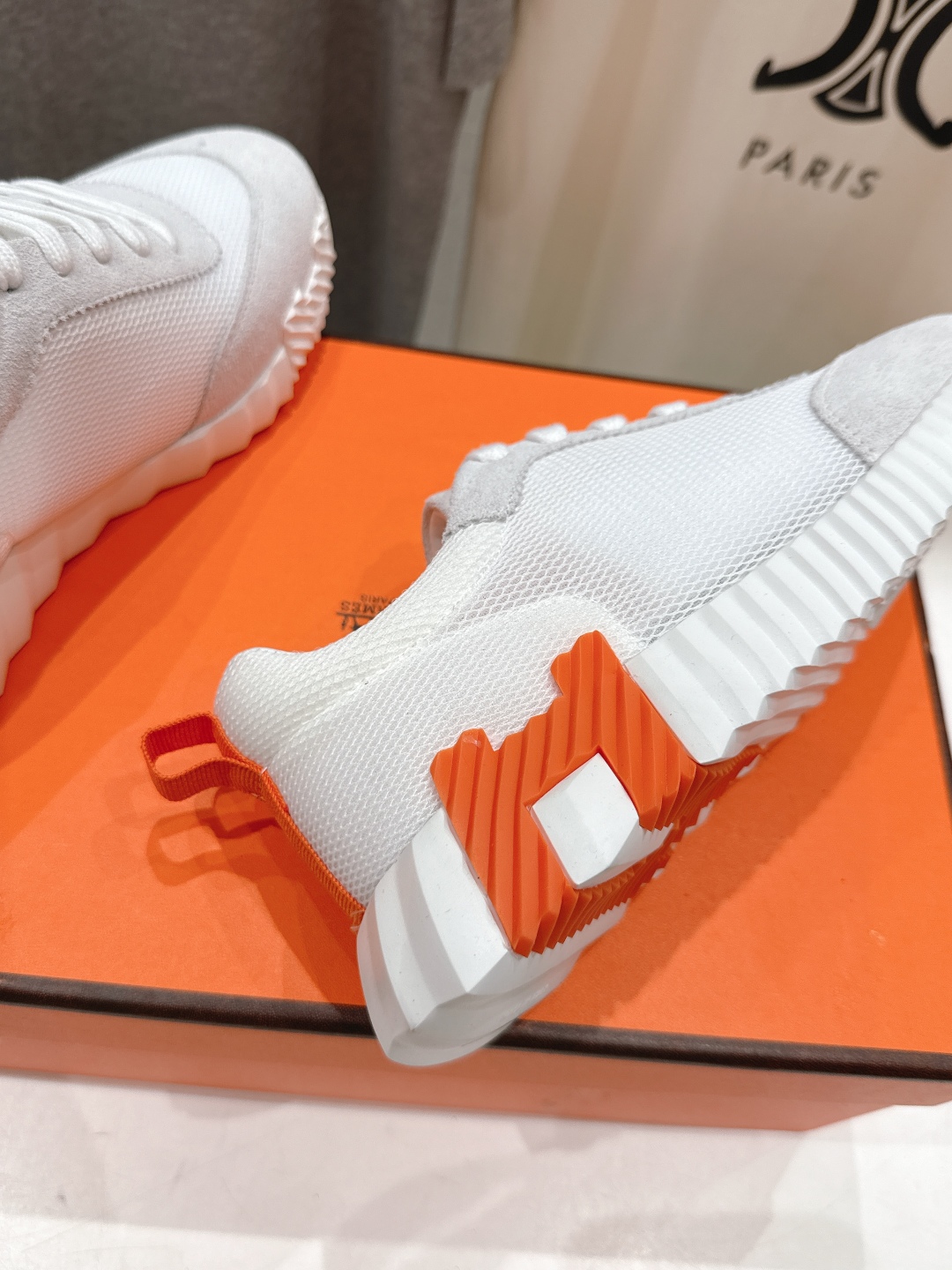 高版本出厂 男码+10 情侣款
   Hermes/爱马仕H家25ss新款情侣运动休闲鞋跑步鞋
经典运动