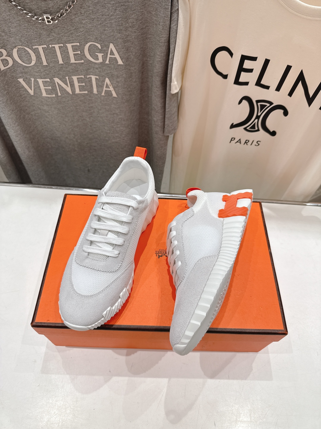高版本出厂 男码+10 情侣款
   Hermes/爱马仕H家25ss新款情侣运动休闲鞋跑步鞋
经典运动
