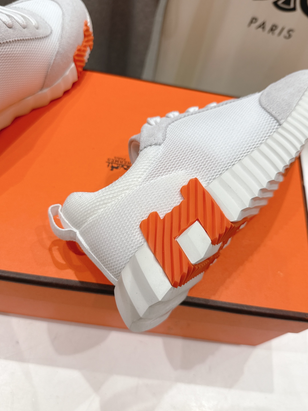高版本出厂 男码+10 情侣款
   Hermes/爱马仕H家25ss新款情侣运动休闲鞋跑步鞋
经典运动