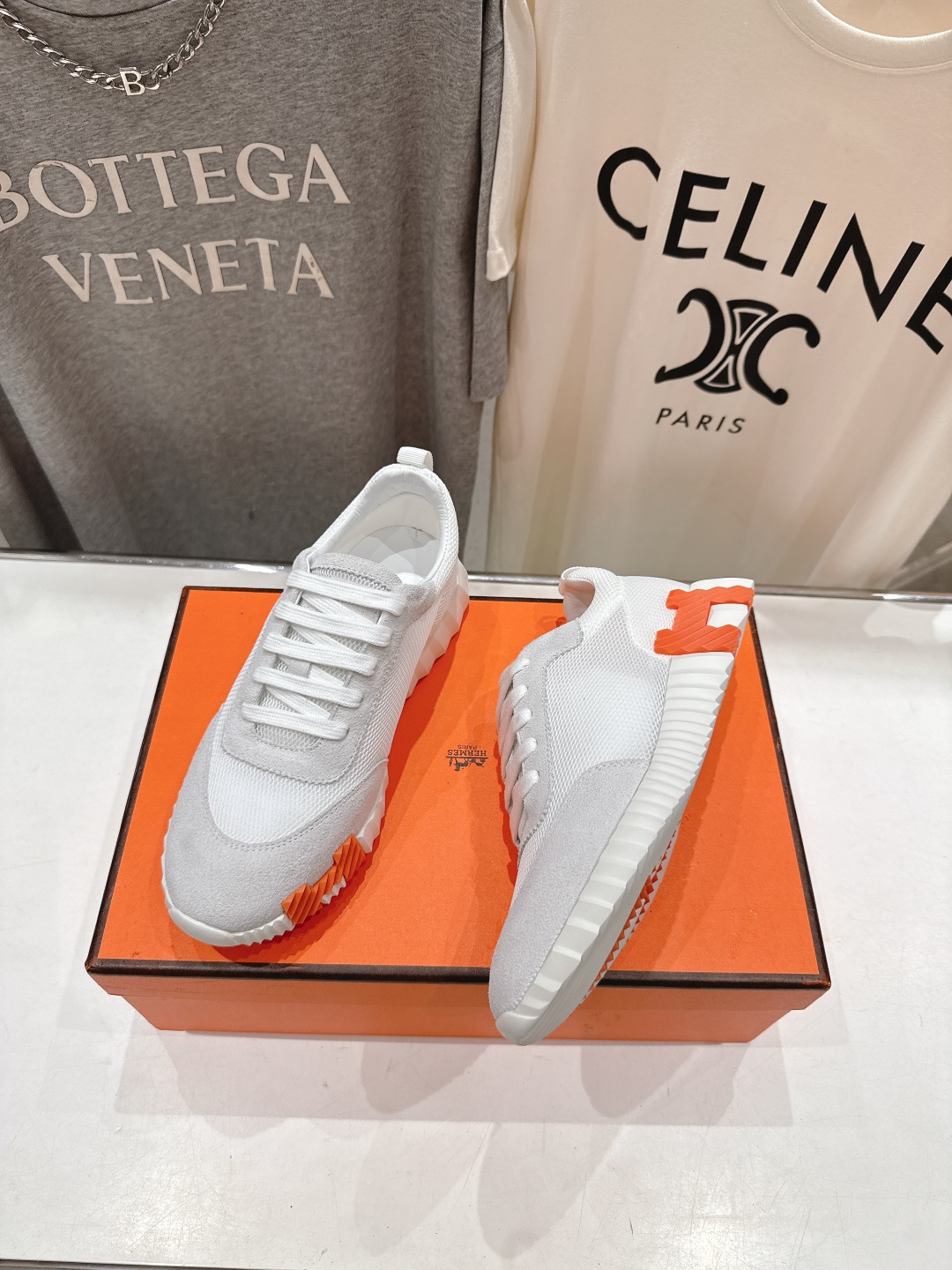 高版本出厂 男码+10 情侣款
   Hermes/爱马仕H家25ss新款情侣运动休闲鞋跑步鞋
经典运动