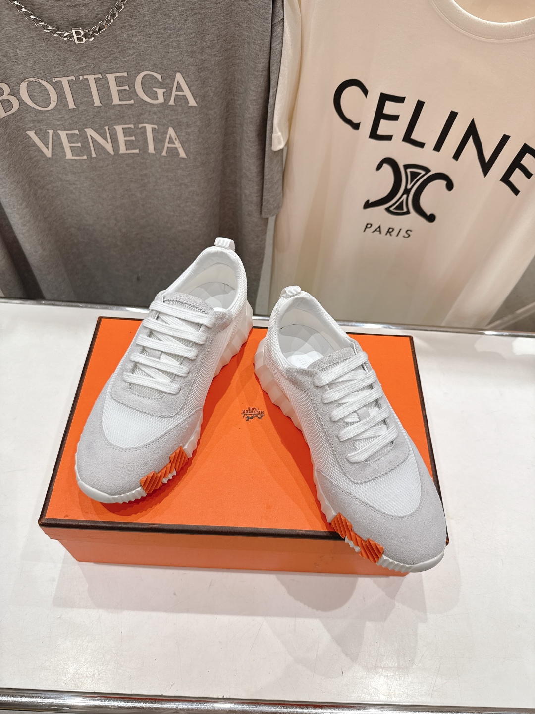 高版本出厂 男码+10 情侣款
   Hermes/爱马仕H家25ss新款情侣运动休闲鞋跑步鞋
经典运动