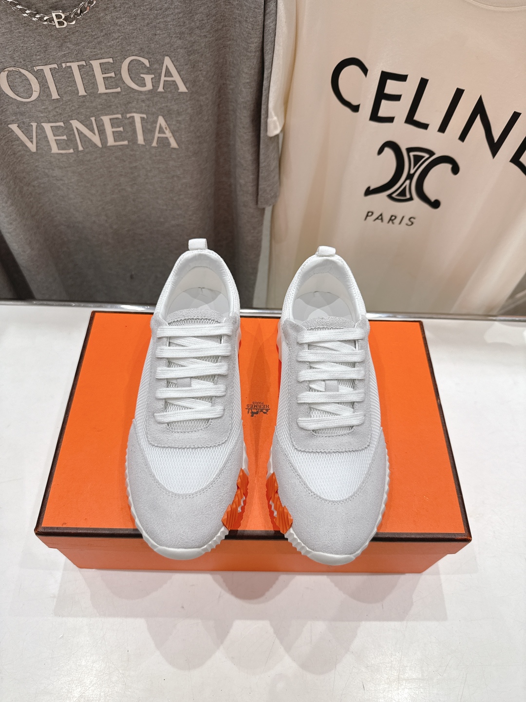 高版本出厂 男码+10 情侣款
   Hermes/爱马仕H家25ss新款情侣运动休闲鞋跑步鞋
经典运动