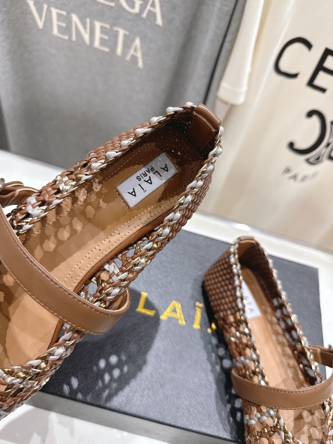 高版本出厂
 独家新品 Alaia 阿莱亚25ss/ 走秀款平底网面鞋芭蕾舞鞋 最近超火的一款平底鞋

