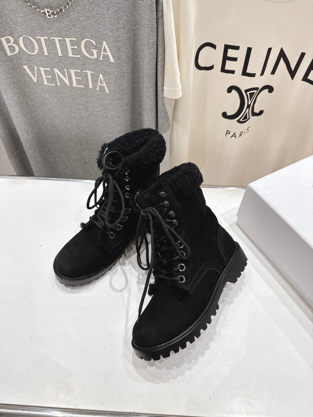 高版本出厂 毛里 男码+10
  CELINE*赛琳2025ss新款复古系带情侣款毛里厚底中短靴马丁靴骑