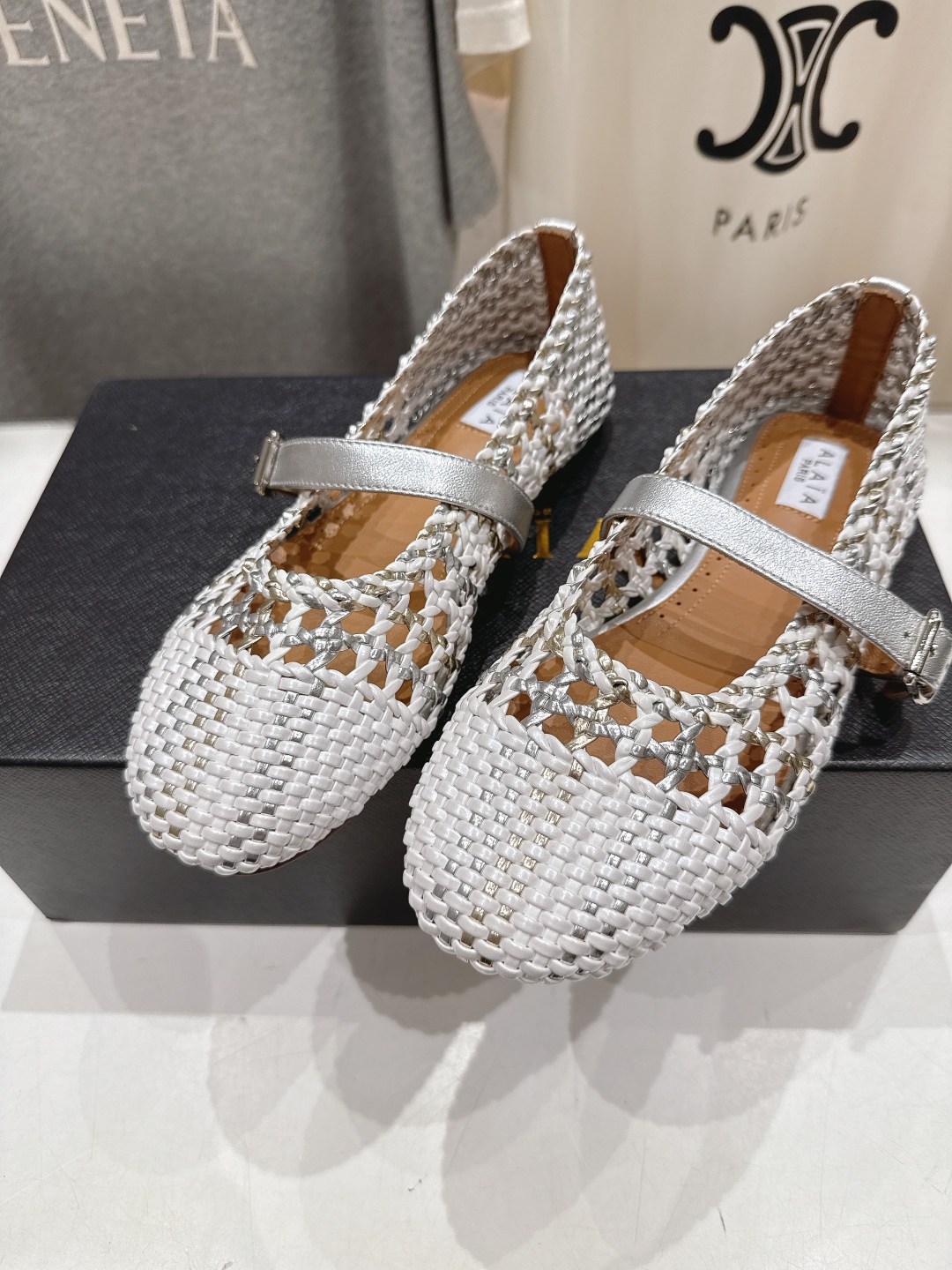高版本出厂
 独家新品 Alaia 阿莱亚25ss/ 走秀款平底网面鞋芭蕾舞鞋 最近超火的一款平底鞋

