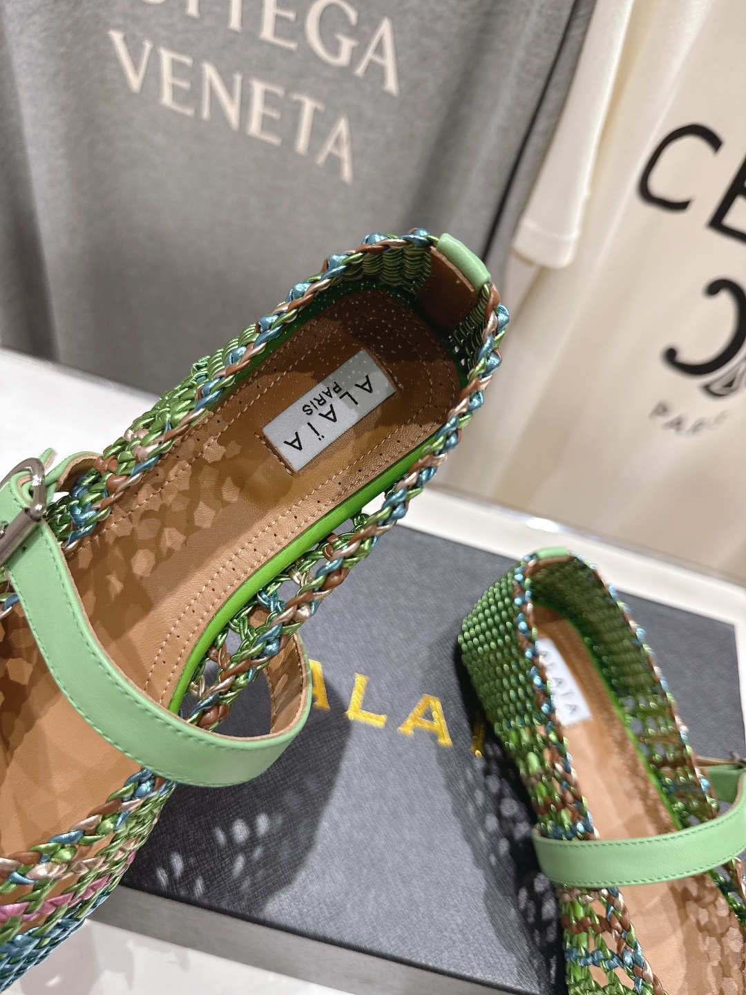 高版本出厂
 独家新品 Alaia 阿莱亚25ss/ 走秀款平底网面鞋芭蕾舞鞋 最近超火的一款平底鞋

