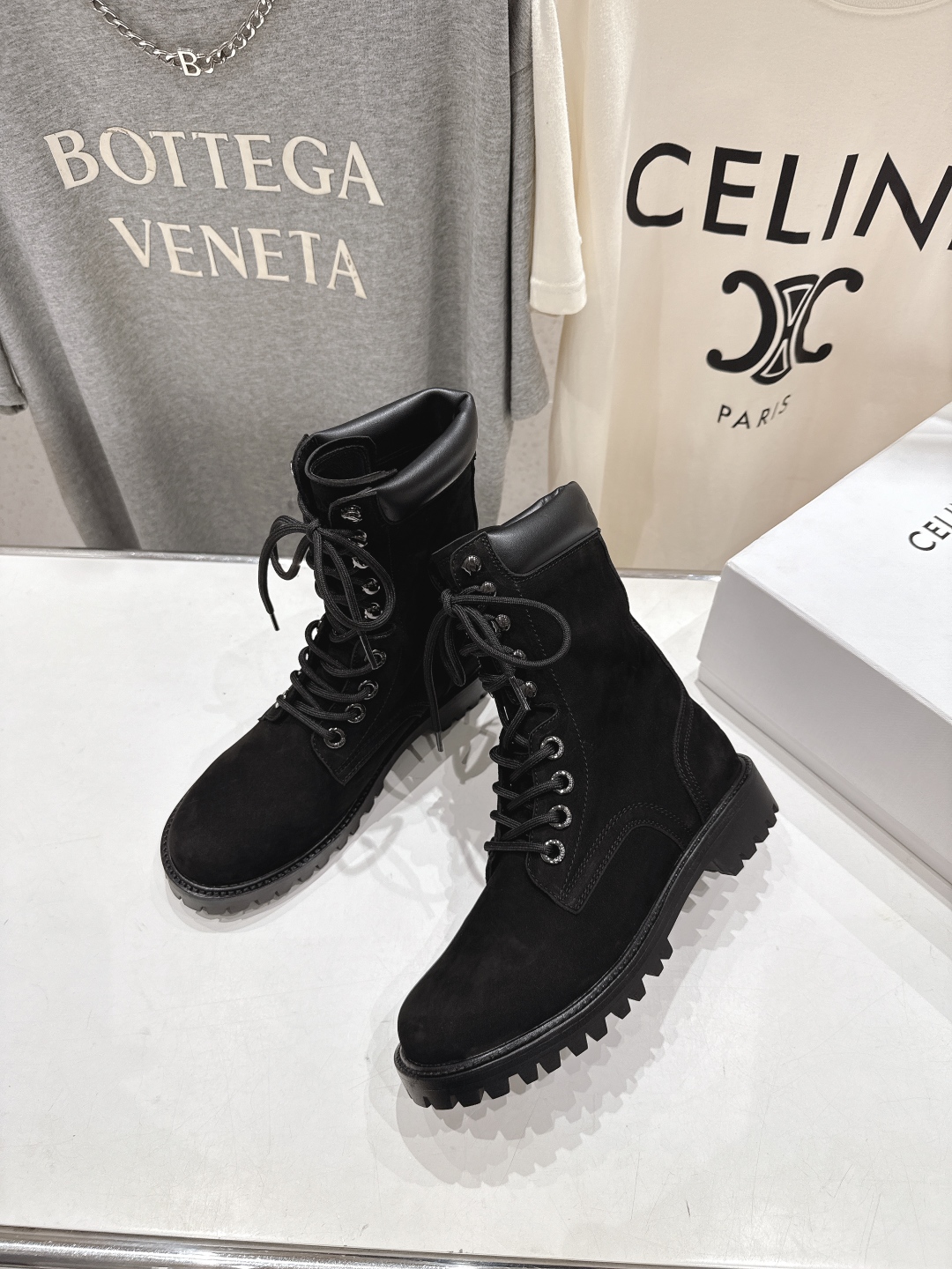 高版本出厂 男码+10
  CELINE*赛琳2025ss新款复古系带情侣款厚底中短靴马丁靴骑士靴

网