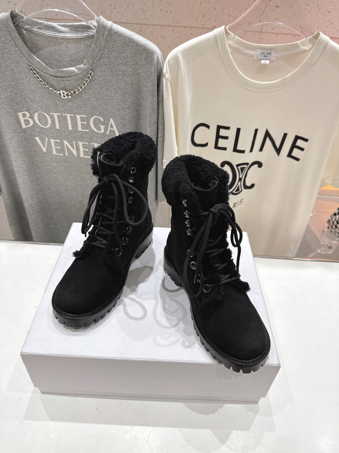 高版本出厂 毛里 男码+10
  CELINE*赛琳2025ss新款复古系带情侣款毛里厚底中短靴马丁靴骑