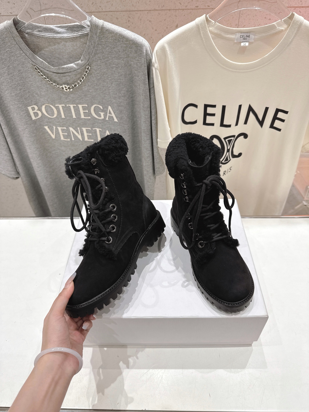 高版本出厂 毛里 男码+10
  CELINE*赛琳2025ss新款复古系带情侣款毛里厚底中短靴马丁靴骑