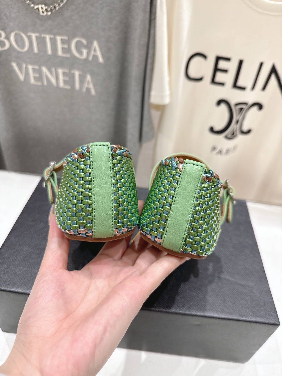 高版本出厂
 独家新品 Alaia 阿莱亚25ss/ 走秀款平底网面鞋芭蕾舞鞋 最近超火的一款平底鞋


