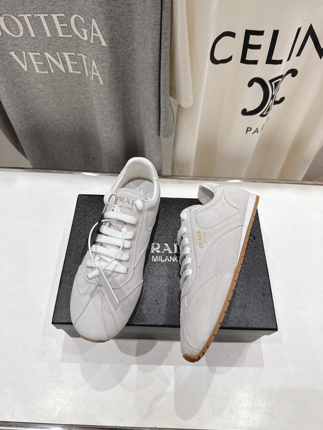 高版本出厂  
  Prada/普拉达P家25ssfw～new新款系带休闲运动鞋，上脚非常舒服
软胶底素