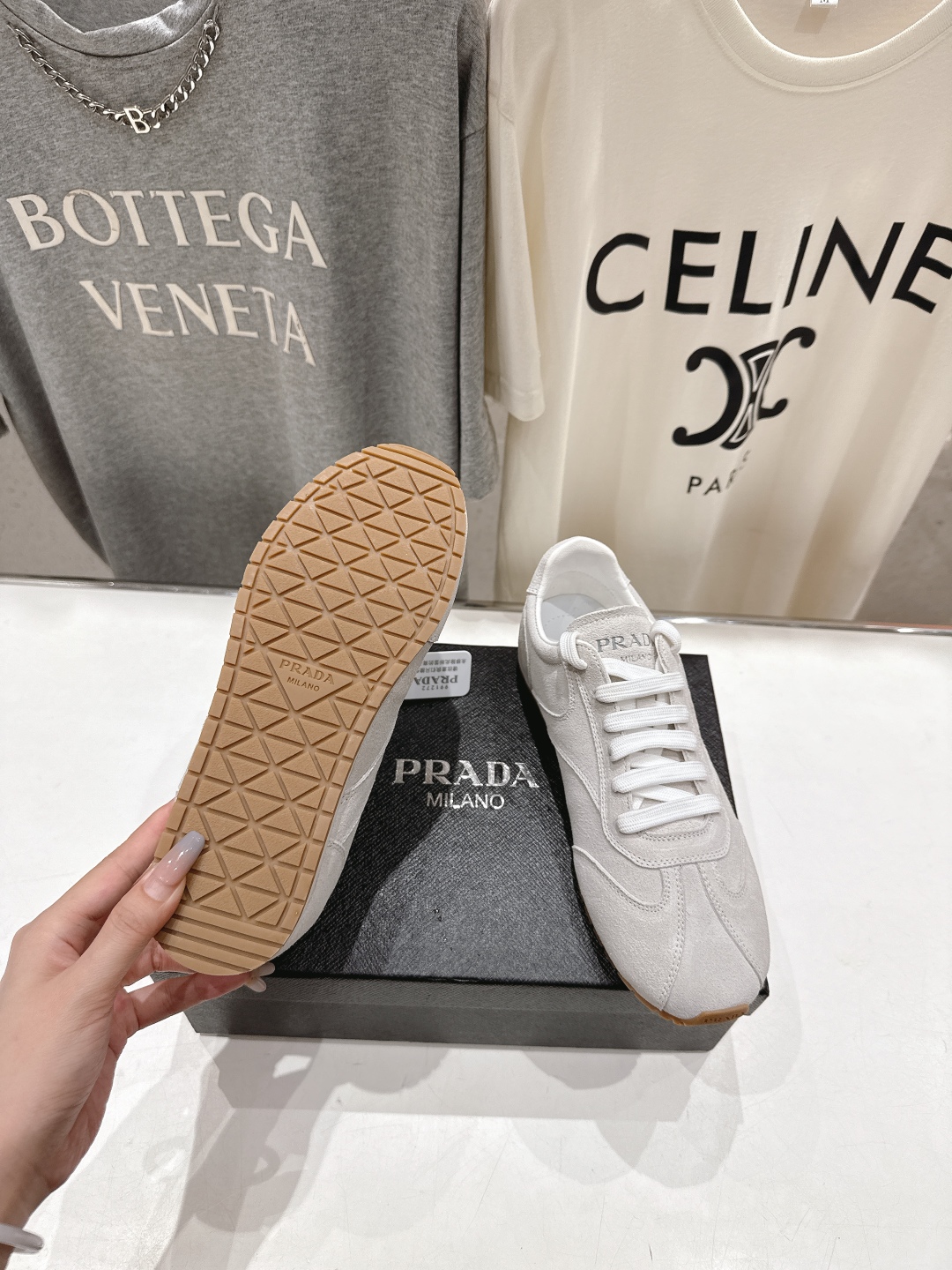 高版本出厂  
  Prada/普拉达P家25ssfw～new新款系带休闲运动鞋，上脚非常舒服
软胶底素
