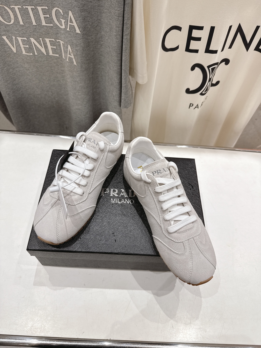高版本出厂  
  Prada/普拉达P家25ssfw～new新款系带休闲运动鞋，上脚非常舒服
软胶底素