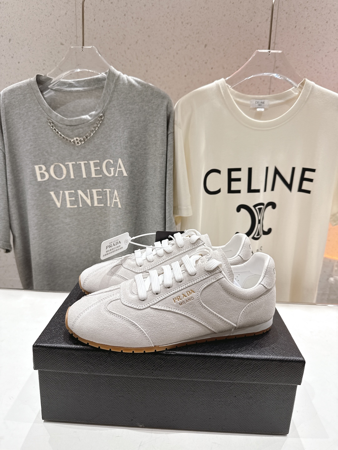 高版本出厂  
  Prada/普拉达P家25ssfw～new新款系带休闲运动鞋，上脚非常舒服
软胶底素