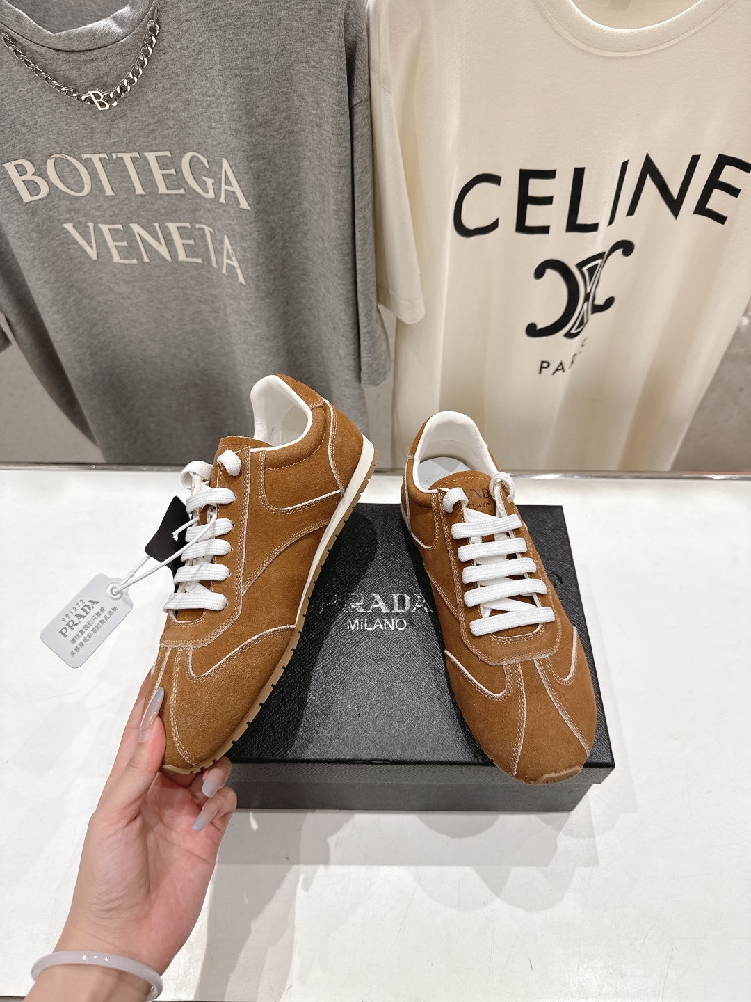 高版本出厂  
  Prada/普拉达P家25ssfw～new新款系带休闲运动鞋，上脚非常舒服
软胶底素