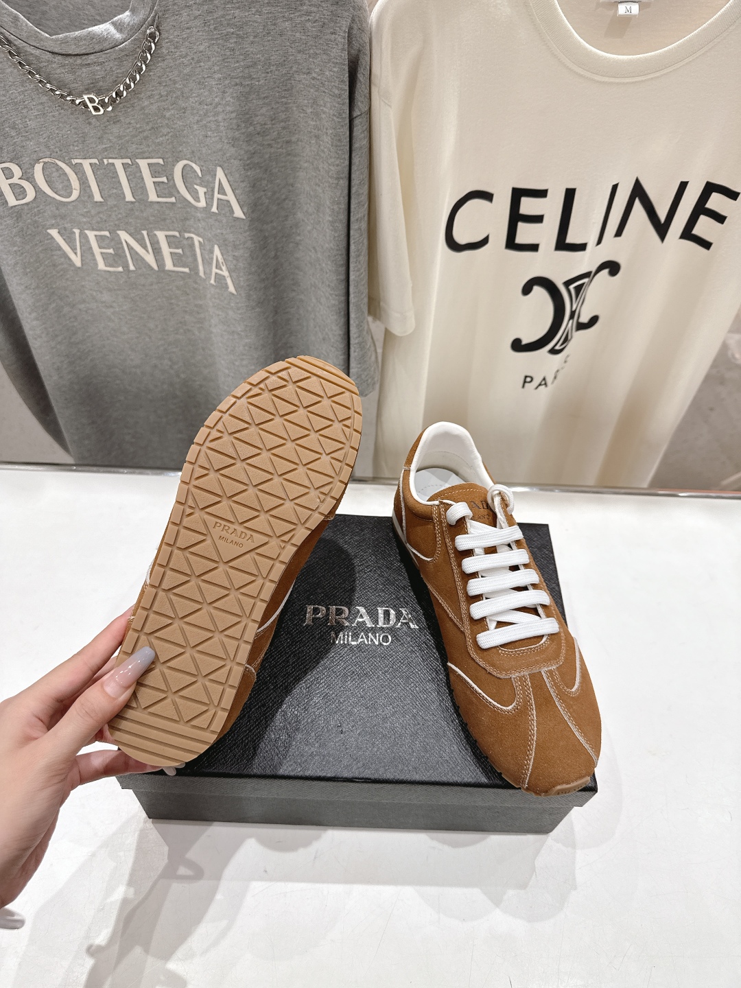 高版本出厂  
  Prada/普拉达P家25ssfw～new新款系带休闲运动鞋，上脚非常舒服
软胶底素