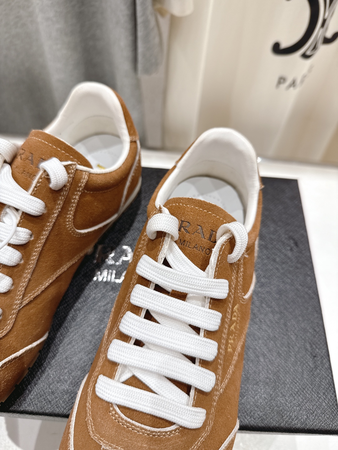 高版本出厂  
  Prada/普拉达P家25ssfw～new新款系带休闲运动鞋，上脚非常舒服
软胶底素