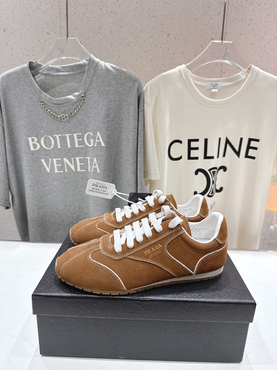 高版本出厂  
  Prada/普拉达P家25ssfw～new新款系带休闲运动鞋，上脚非常舒服
软胶底素
