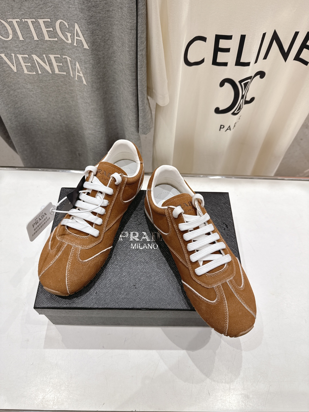 高版本出厂  
  Prada/普拉达P家25ssfw～new新款系带休闲运动鞋，上脚非常舒服
软胶底素