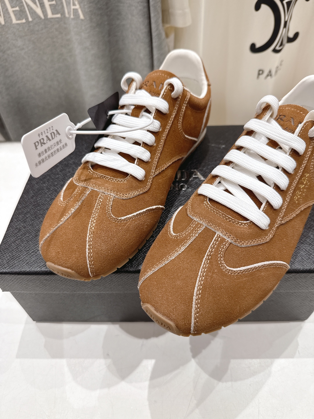 高版本出厂  
  Prada/普拉达P家25ssfw～new新款系带休闲运动鞋，上脚非常舒服
软胶底素