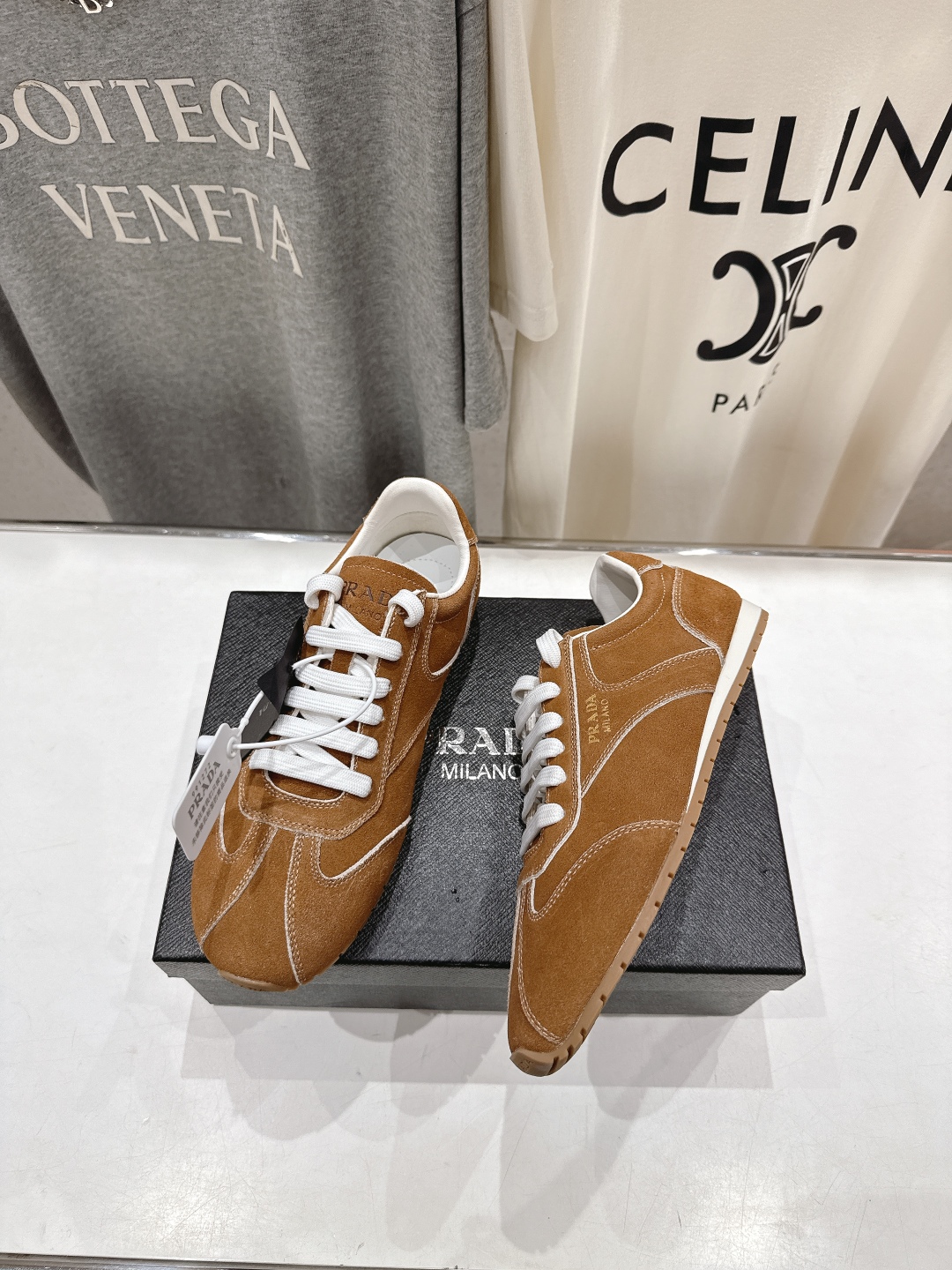 高版本出厂  
  Prada/普拉达P家25ssfw～new新款系带休闲运动鞋，上脚非常舒服
软胶底素