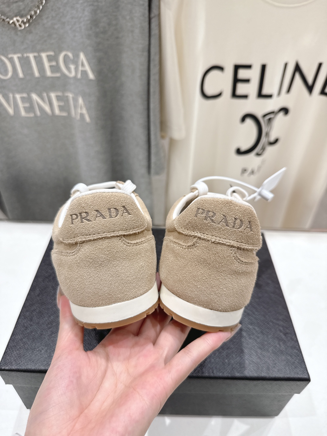 高版本出厂  
  Prada/普拉达P家25ssfw～new新款系带休闲运动鞋，上脚非常舒服
软胶底素