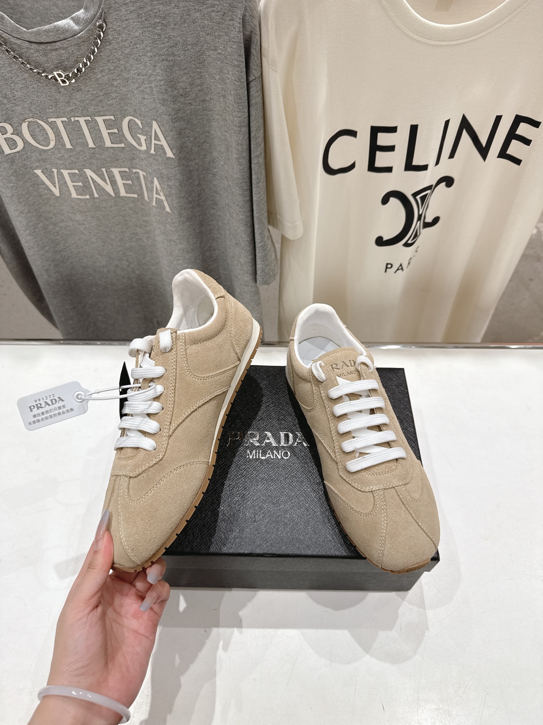 高版本出厂  
  Prada/普拉达P家25ssfw～new新款系带休闲运动鞋，上脚非常舒服
软胶底素