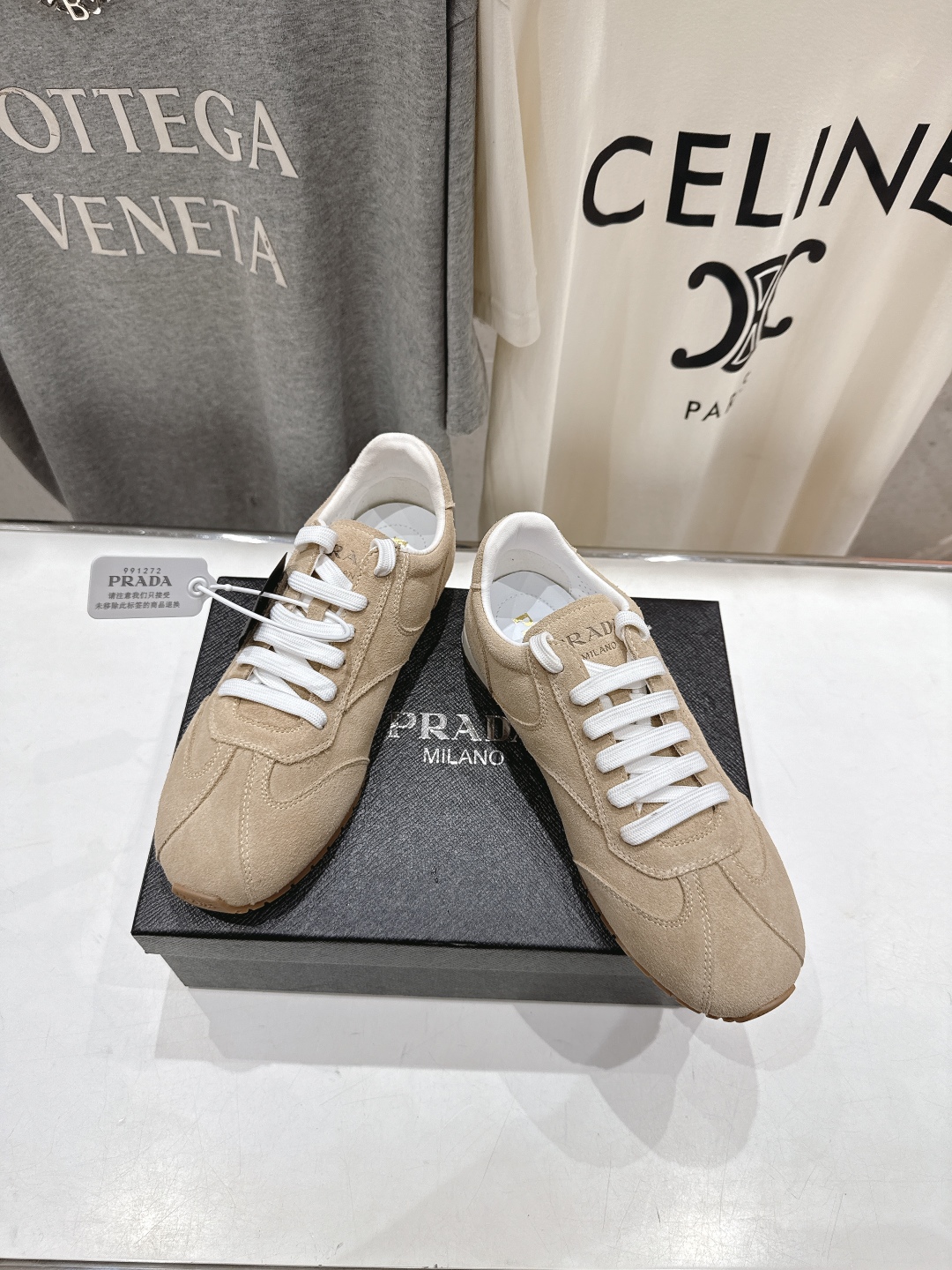 高版本出厂  
  Prada/普拉达P家25ssfw～new新款系带休闲运动鞋，上脚非常舒服
软胶底素