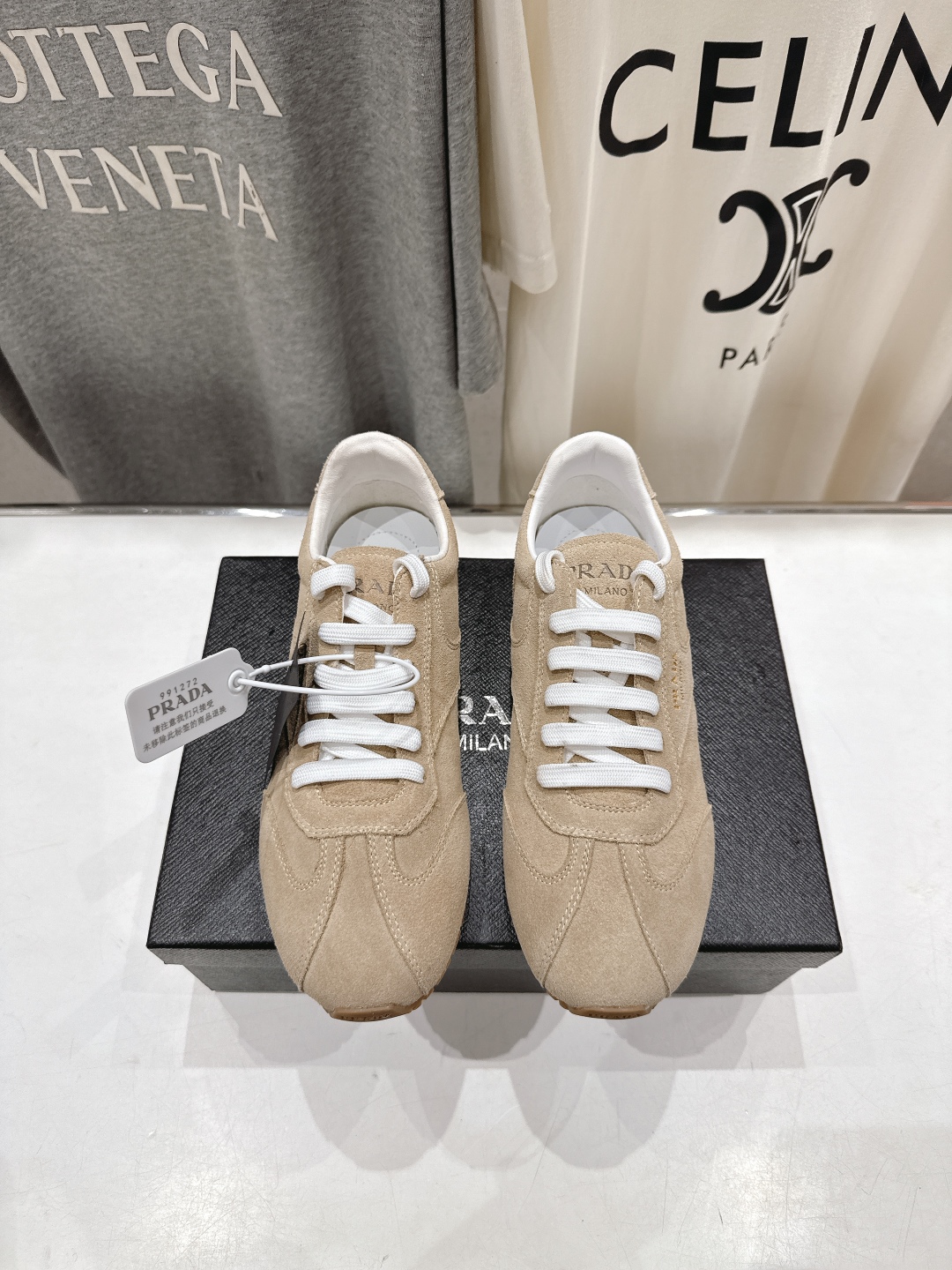 高版本出厂  
  Prada/普拉达P家25ssfw～new新款系带休闲运动鞋，上脚非常舒服
软胶底素