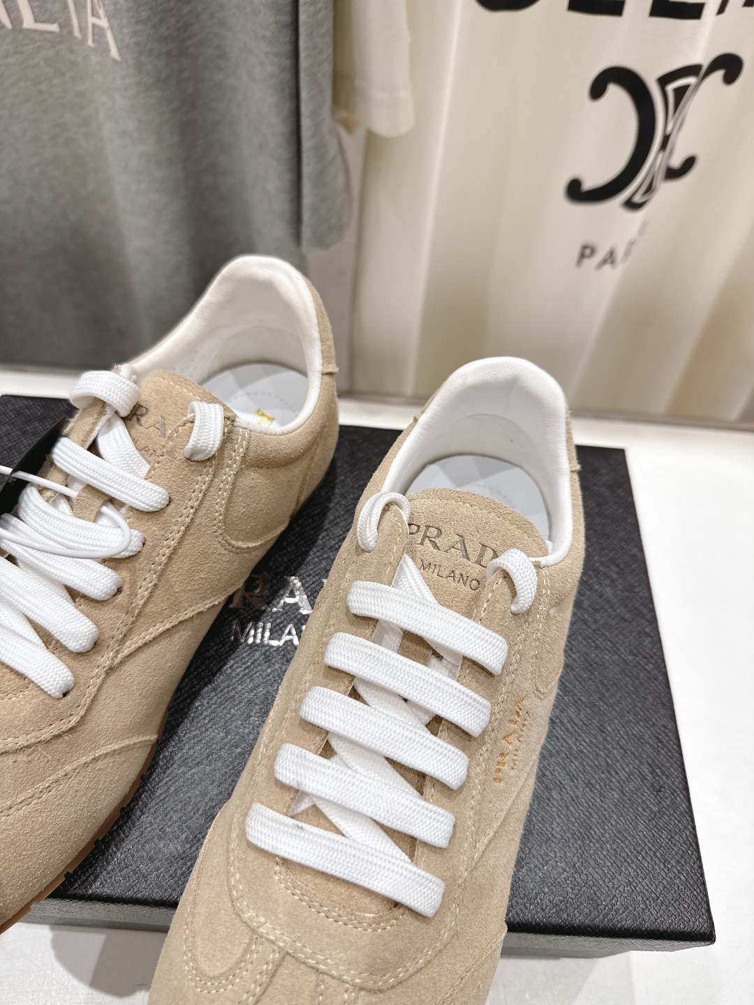 高版本出厂  
  Prada/普拉达P家25ssfw～new新款系带休闲运动鞋，上脚非常舒服
软胶底素