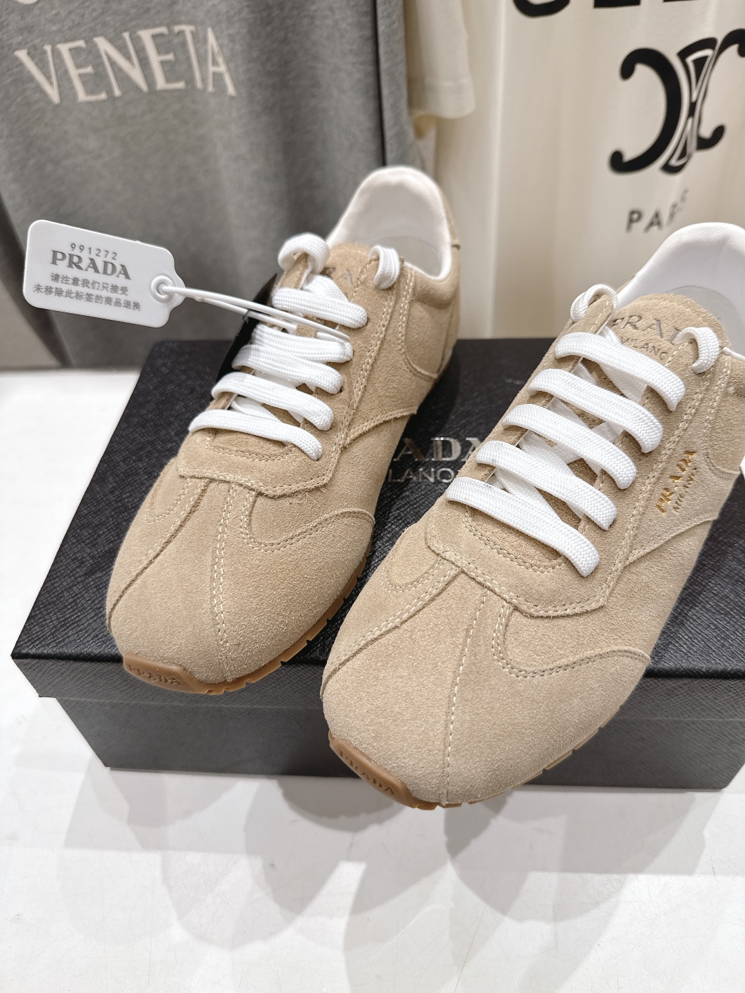 高版本出厂  
  Prada/普拉达P家25ssfw～new新款系带休闲运动鞋，上脚非常舒服
软胶底素