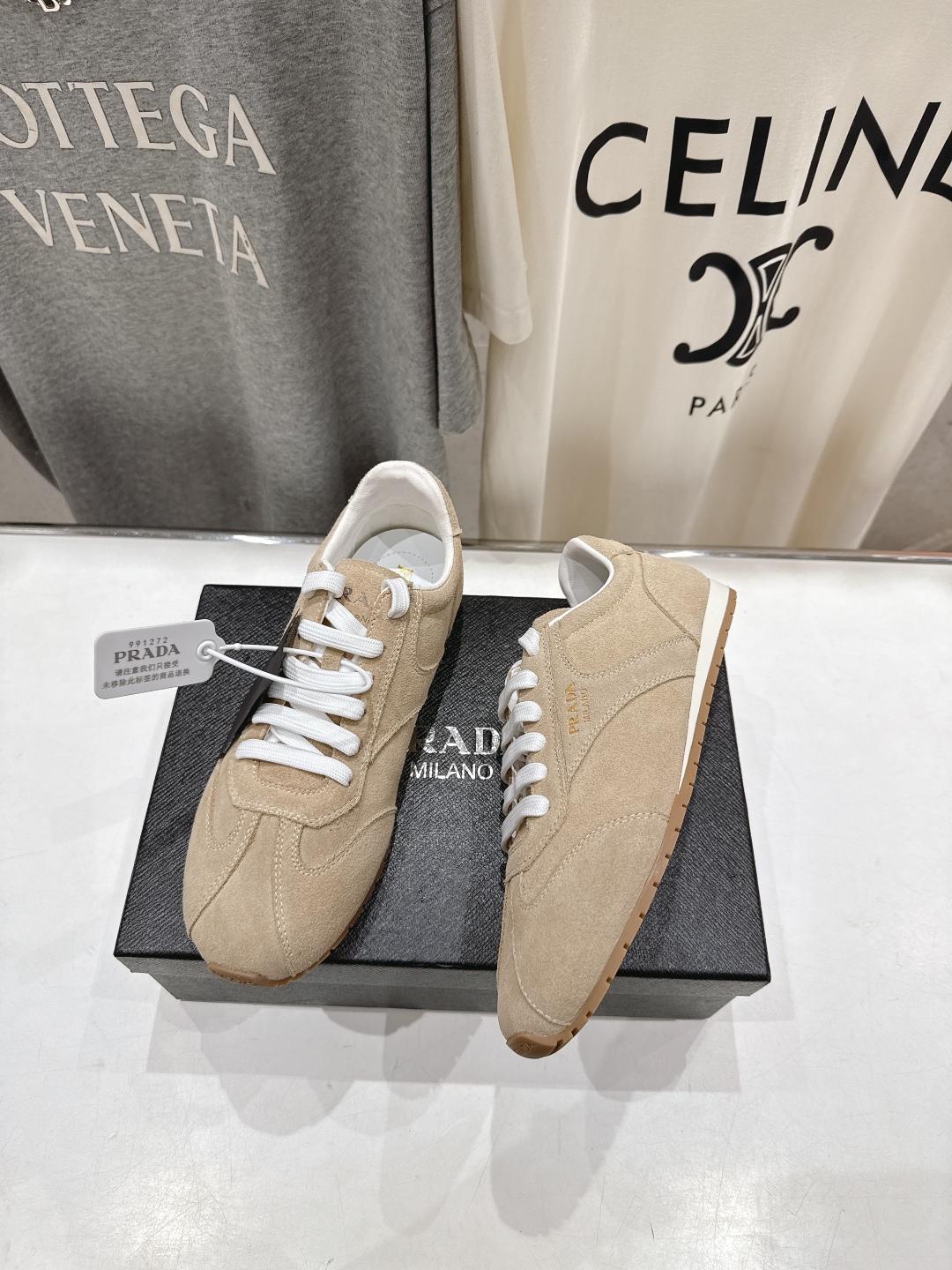 高版本出厂  
  Prada/普拉达P家25ssfw～new新款系带休闲运动鞋，上脚非常舒服
软胶底素