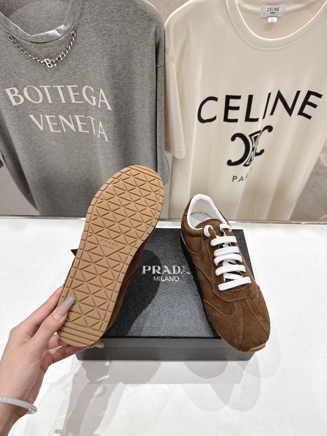 高版本出厂  
  Prada/普拉达P家25ssfw～new新款系带休闲运动鞋，上脚非常舒服
软胶底素